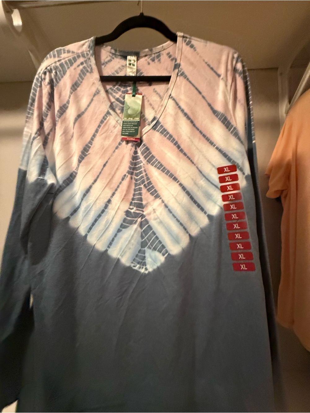 GreenTea V-Neck Tie-Dye Top in Blue and White